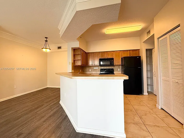 9208 Myrtlewood Cir W #208 — Photo 6