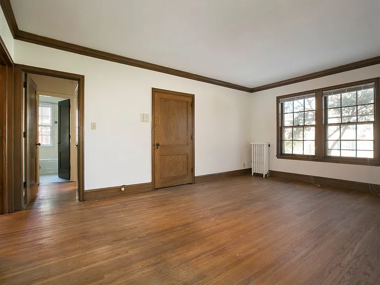 2434 Dupont Ave S — Photo 4