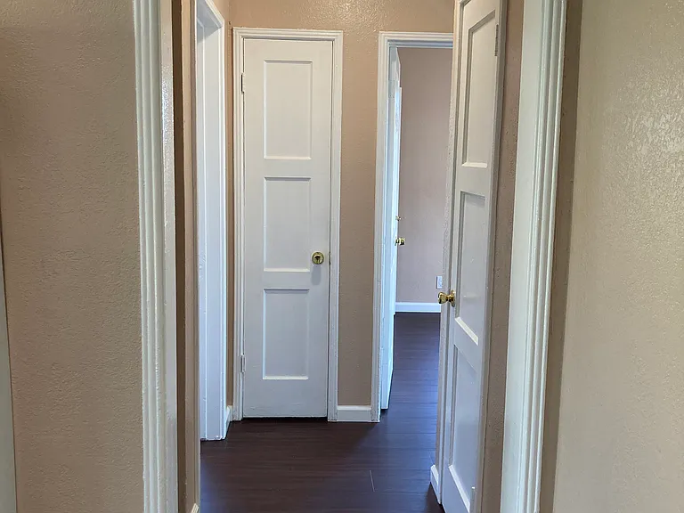 W Magnolia St — Photo 9