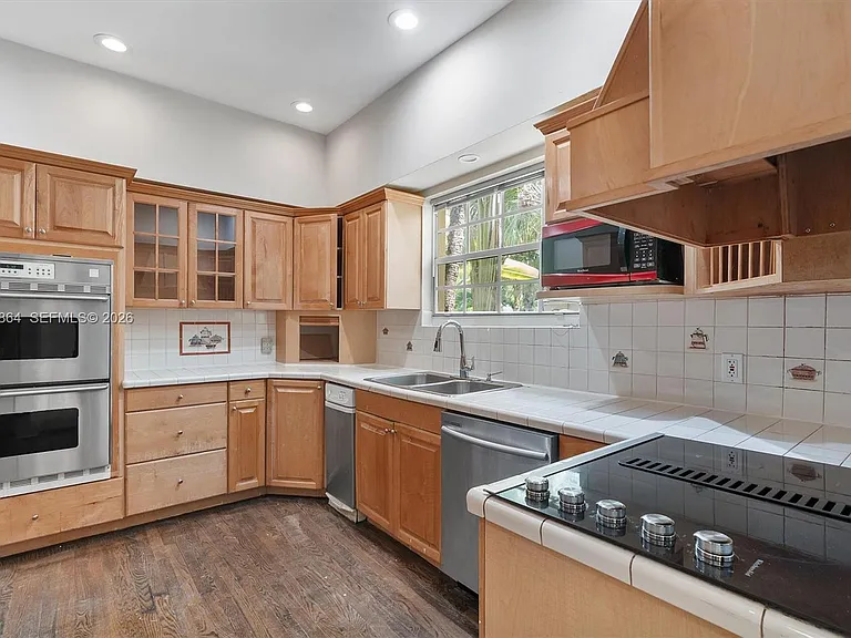 4445 N Michigan Ave — Photo 11