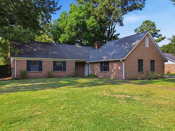2nd image of 131 Cypress Dr