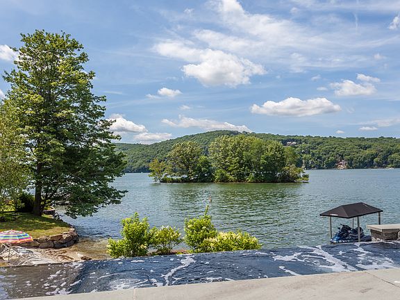 124 Lake Drive South