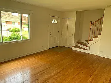 212 Surrey Dr — Photo 3