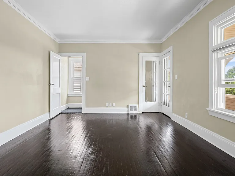 1600 Victoria Ave #UP — Photo 6