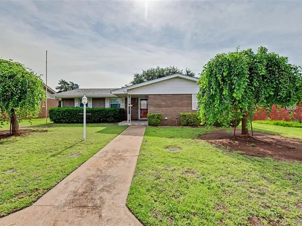 306 Spurlin Dr, Sayre, OK 73662