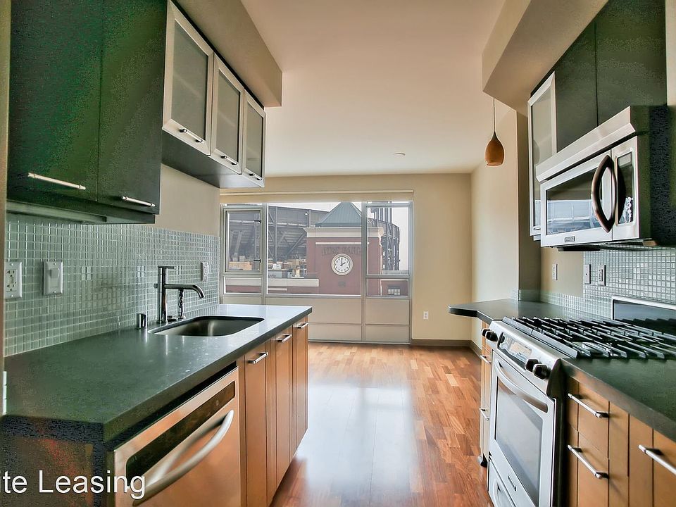 1st image of 170 King St Unit 907