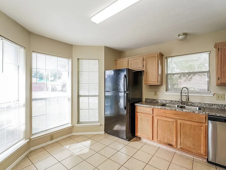 4001 Periwinkle Dr — Photo 8