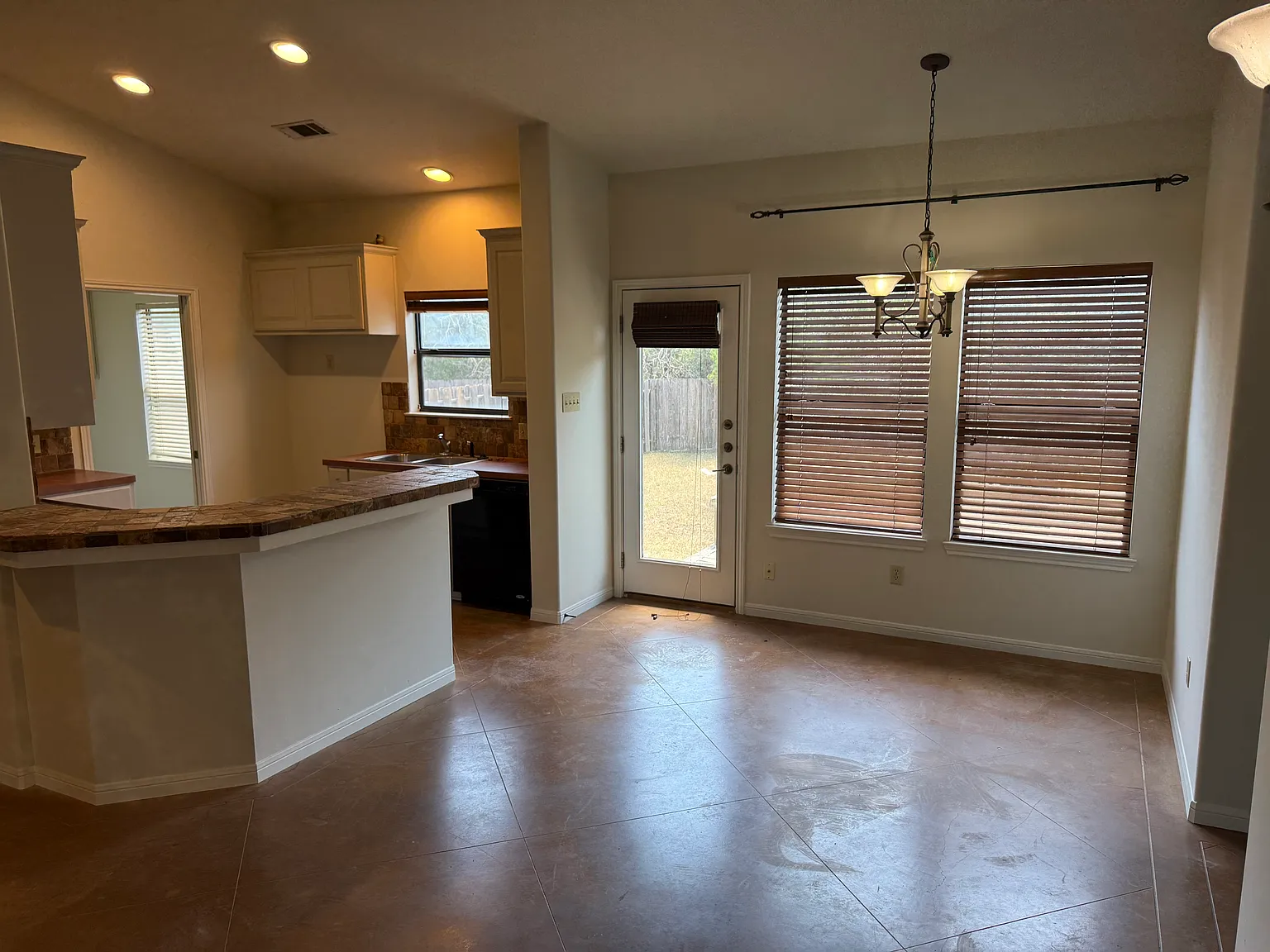 2 bed, 1203 sqft, $2,200 — Photo 2