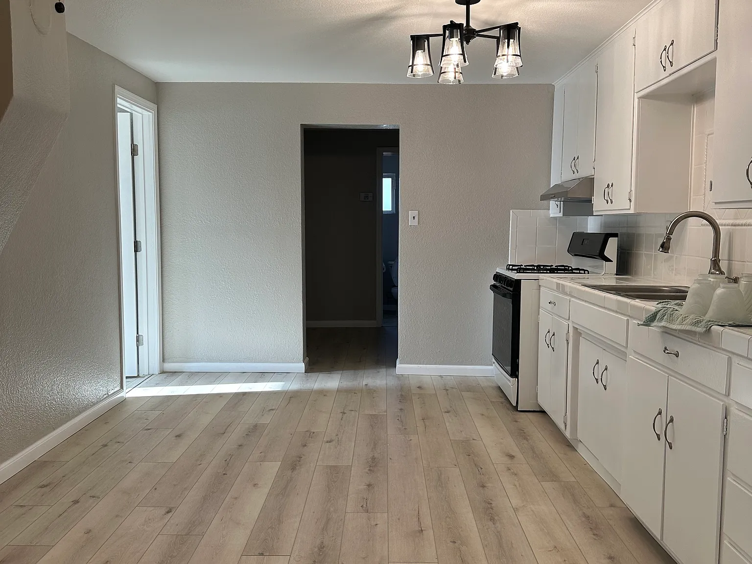 4 bed, 1645 sqft, $2,400 — Photo 1