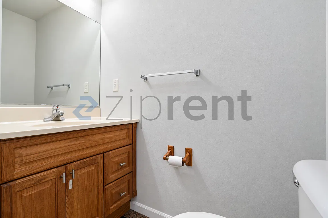2 bed, 1.5 bath, 1034 sqft, $2,200 — Photo 4