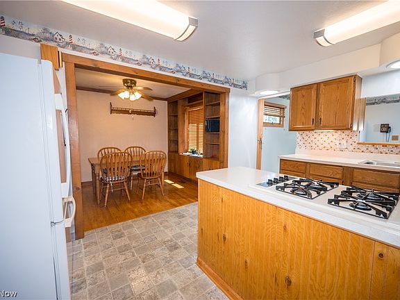 5th image of 800 E 332nd St
