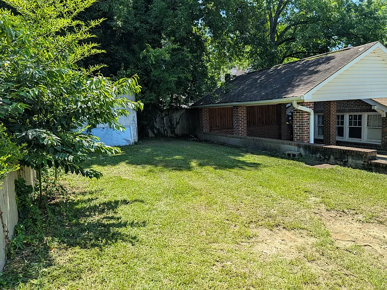 2201 Blossom St — Photo 3