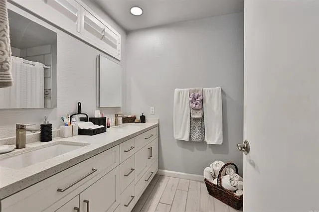 3 bed, 2.5 bath, 1570 sqft, $4,500 — Photo 4