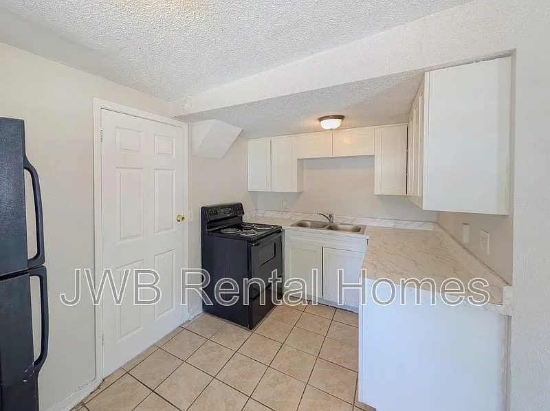 Building Photo - 1490 W 33rd St