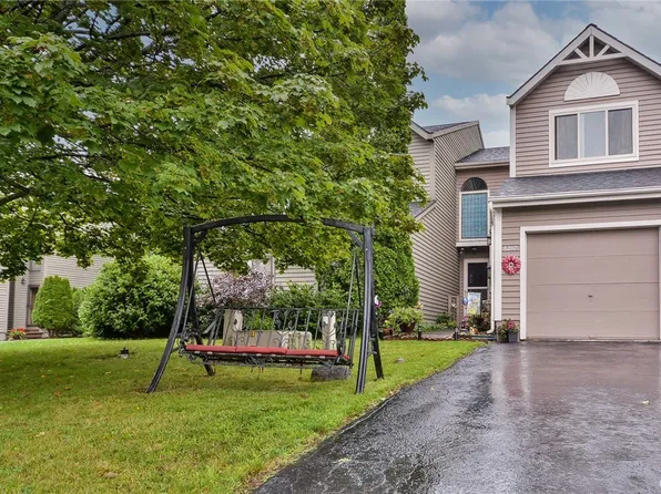 8247 Honeysuckle Dr, Liverpool, NY 13090