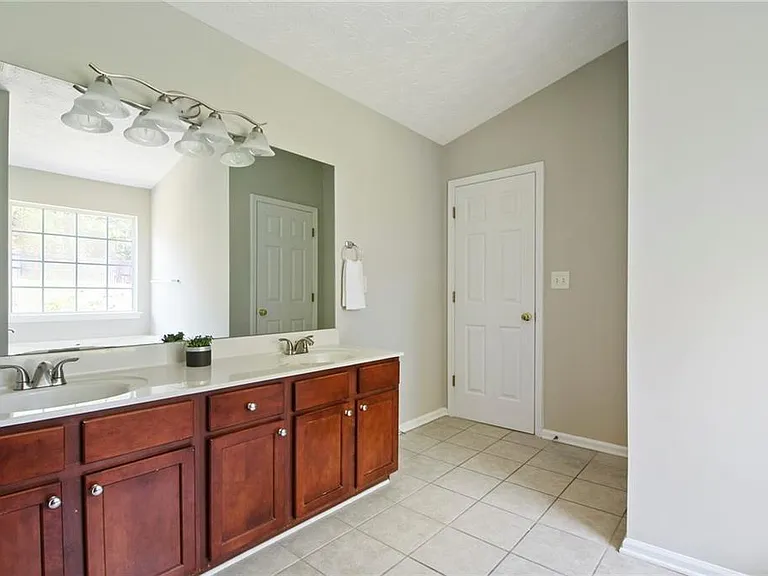 4001 Oak Crossing Dr — Photo 14