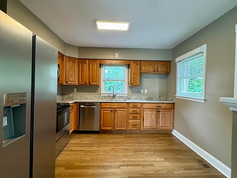 2564 Millbrook Dr — Photo 13