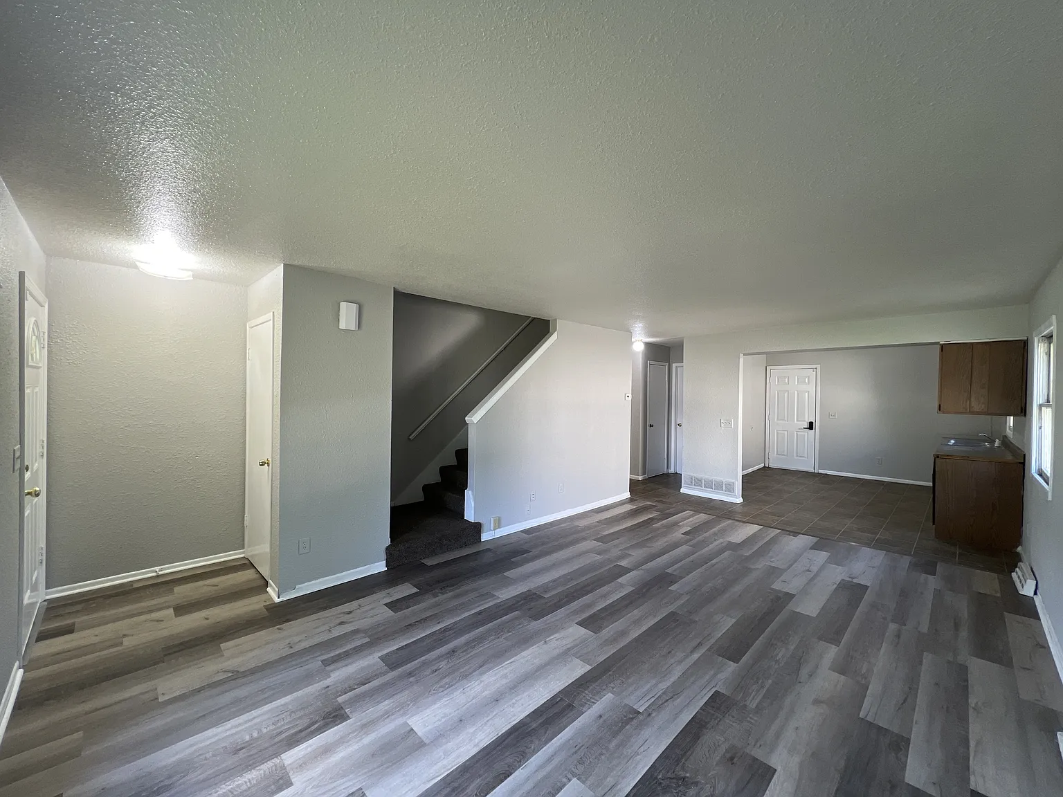 10518-10520 West Jonen Street - 10518 — Photo 3