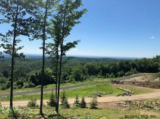 6 Hi Trek Dr, Middle Grove, NY 12850