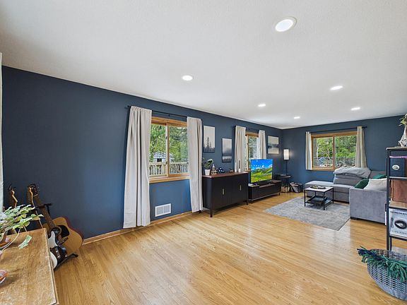 3rd image of 1405 Mahtomedi Ave