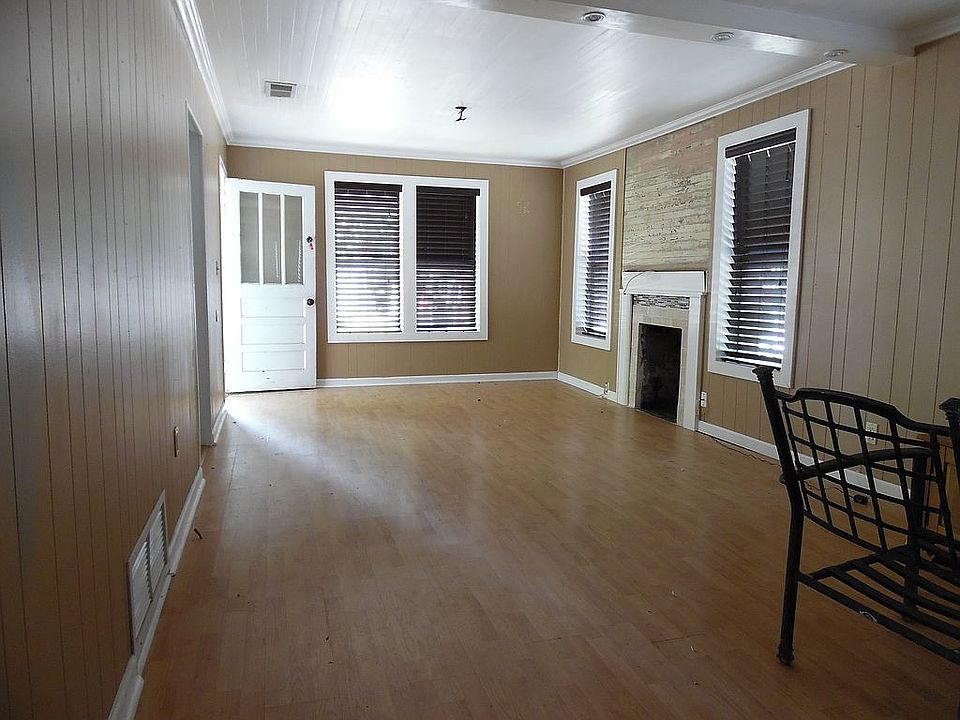 2nd image of 344 College Ave