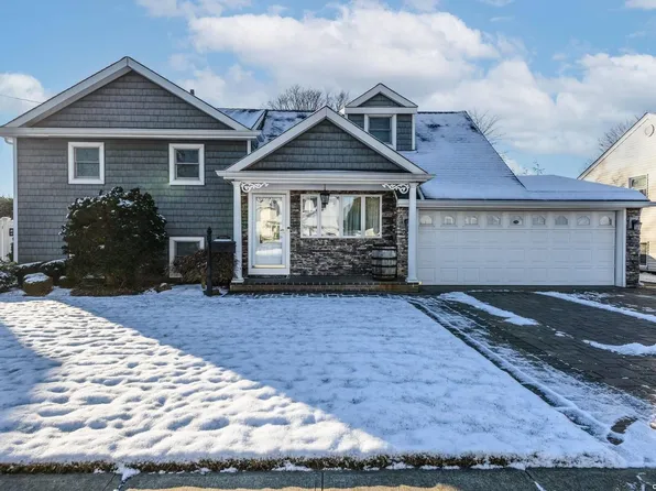 3596 Wyanet Street, Seaford, NY 11783