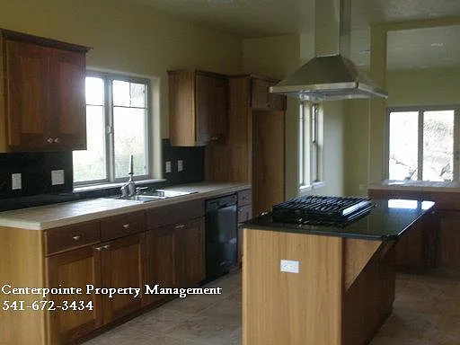 786 S Savoy Ct — Photo 5