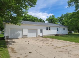 1707 11th St, Emmetsburg, IA 50536