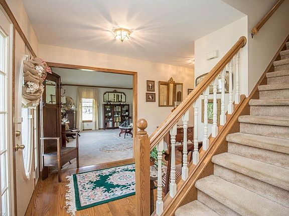 4th image of 130 Topaz Cir