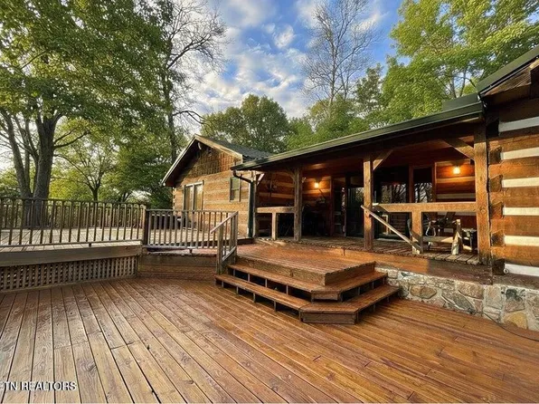 2169 Ranch Rd, Dandridge, TN 37725