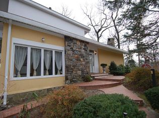 288 Old Colony Rd, Hartsdale, NY 10530