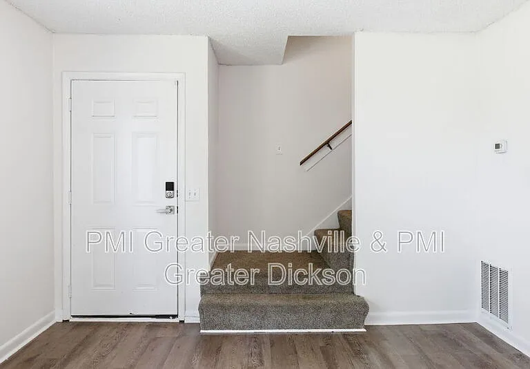 704 McPherson Dr — Photo 15