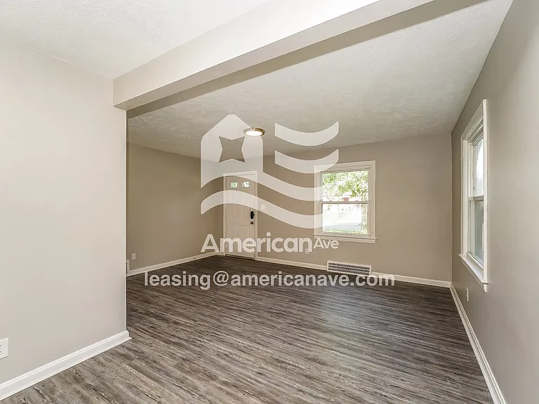 1115712_004_living_room_4.jpg