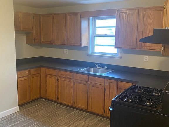 2nd image of 28 Finlay Pl Floor 2