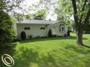 860 Buckhorn Dr, Lake Orion, MI