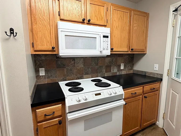 418 Westbrook Ct — Photo 13