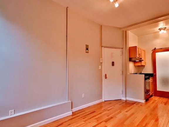 5th image of 112 E 7th St APT 12