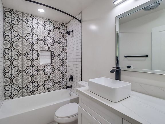 5th image of 1478 Hornblend St APT 8
