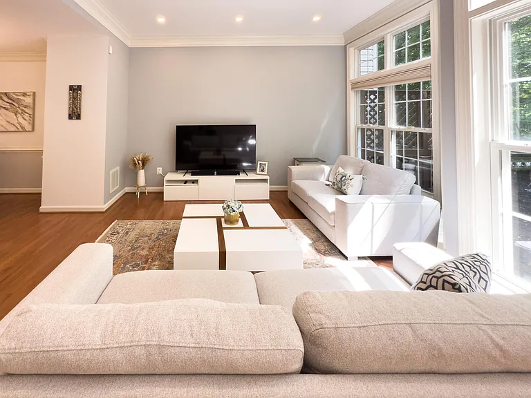2029 Ashleigh Woods Ct — Photo 6