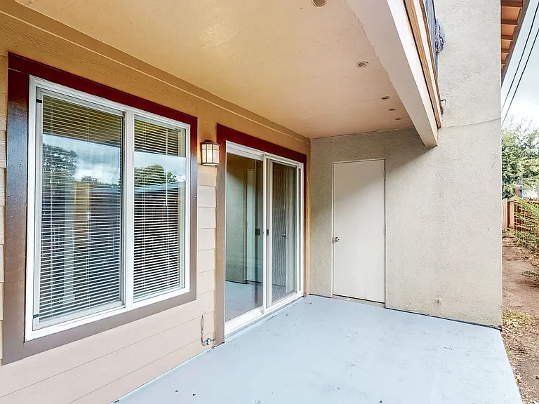 2305 McBride Ln — Photo 23