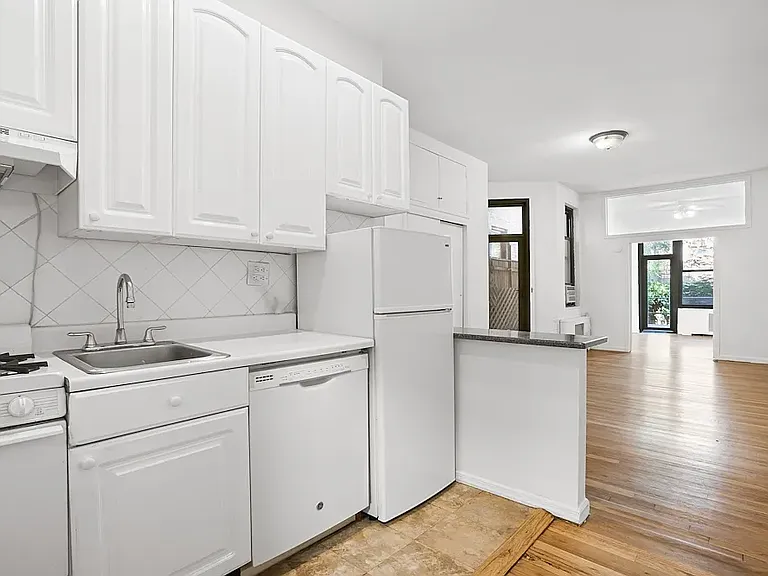 321 E 69th St #1G — Photo 5
