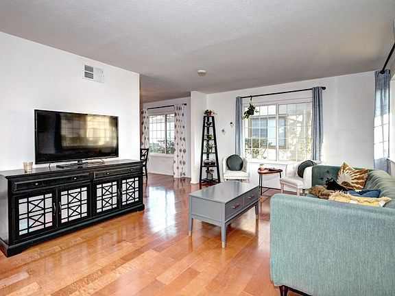 4th image of 420 Colony Crest Dr