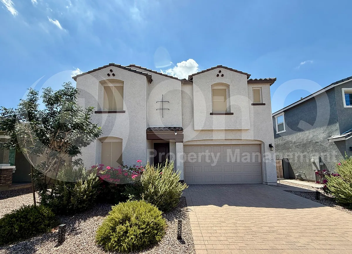 5 bed, 4.5 bath, 3058 sqft, $3,300 — Photo 2