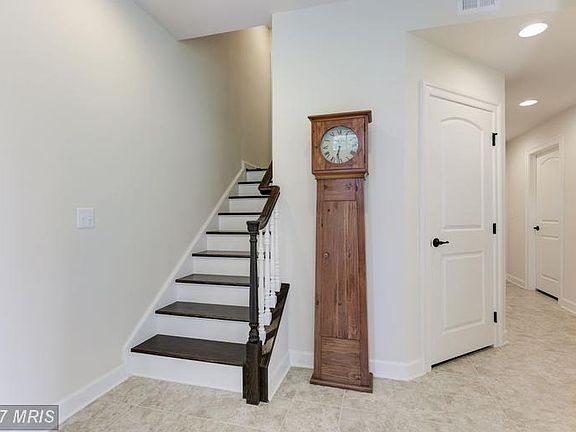 4th image of 7080 Darbey Knoll Dr