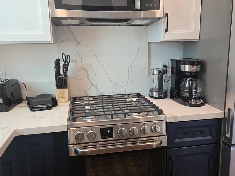 2161 N Valley St #B — Photo 3