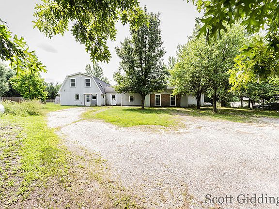 3rd image of 1402 Deaner Rd