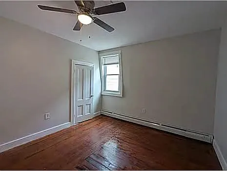 4 bed, 1.5 bath, 2000 sqft, $900 — Photo 4