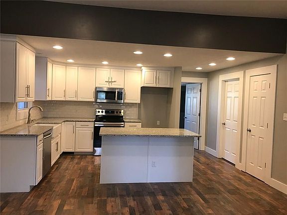 2nd image of 1330 Lexington Ave