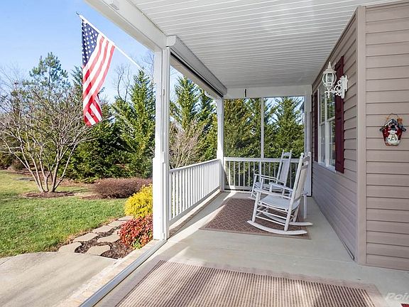 5th image of 28 Fleetwood Dr