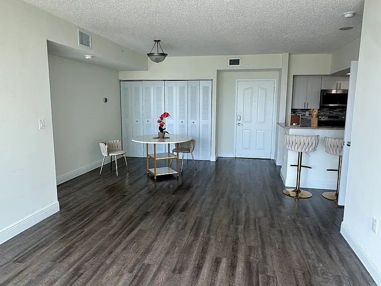 17000 N Bay Rd #512 — Photo 7